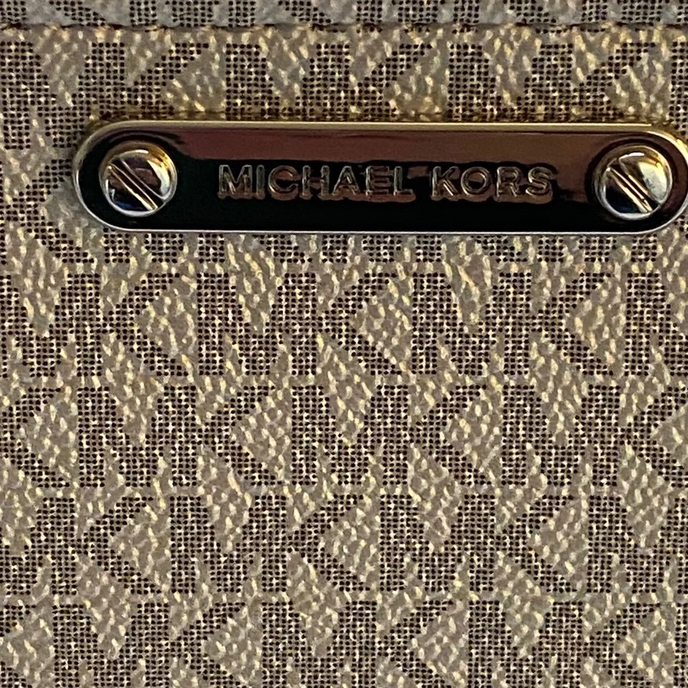 Michael Kors Silver White Logo Belt Bag with Silver Hardware - Picture 7 of 16